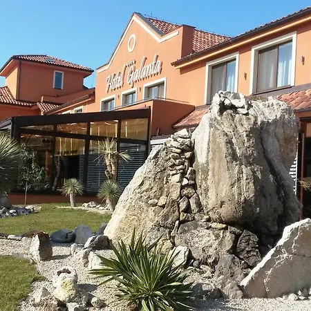 Hotel Galanta Galanta
