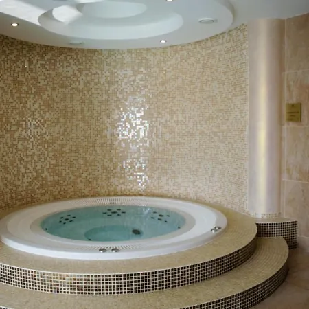 Hotel Galanta 4*