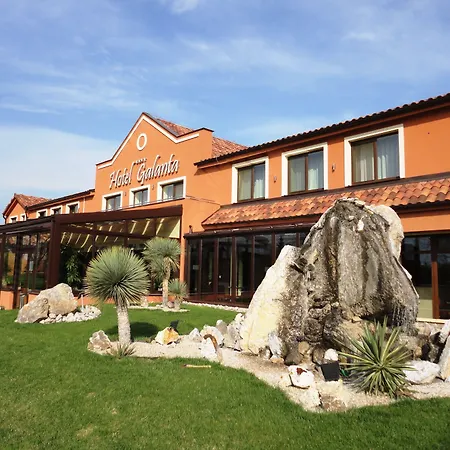 Hotel Galanta Ґаланта