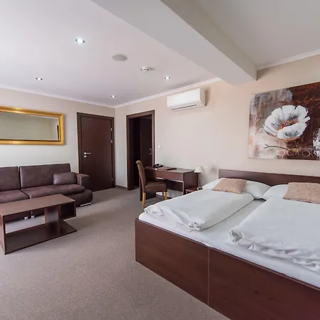 Hotel Galanta 4*