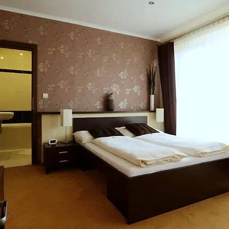 Hotel Galanta Ґаланта