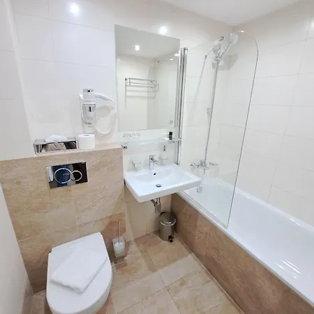Hotel Galanta Hotell