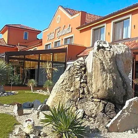 Hotel Galanta Galanta